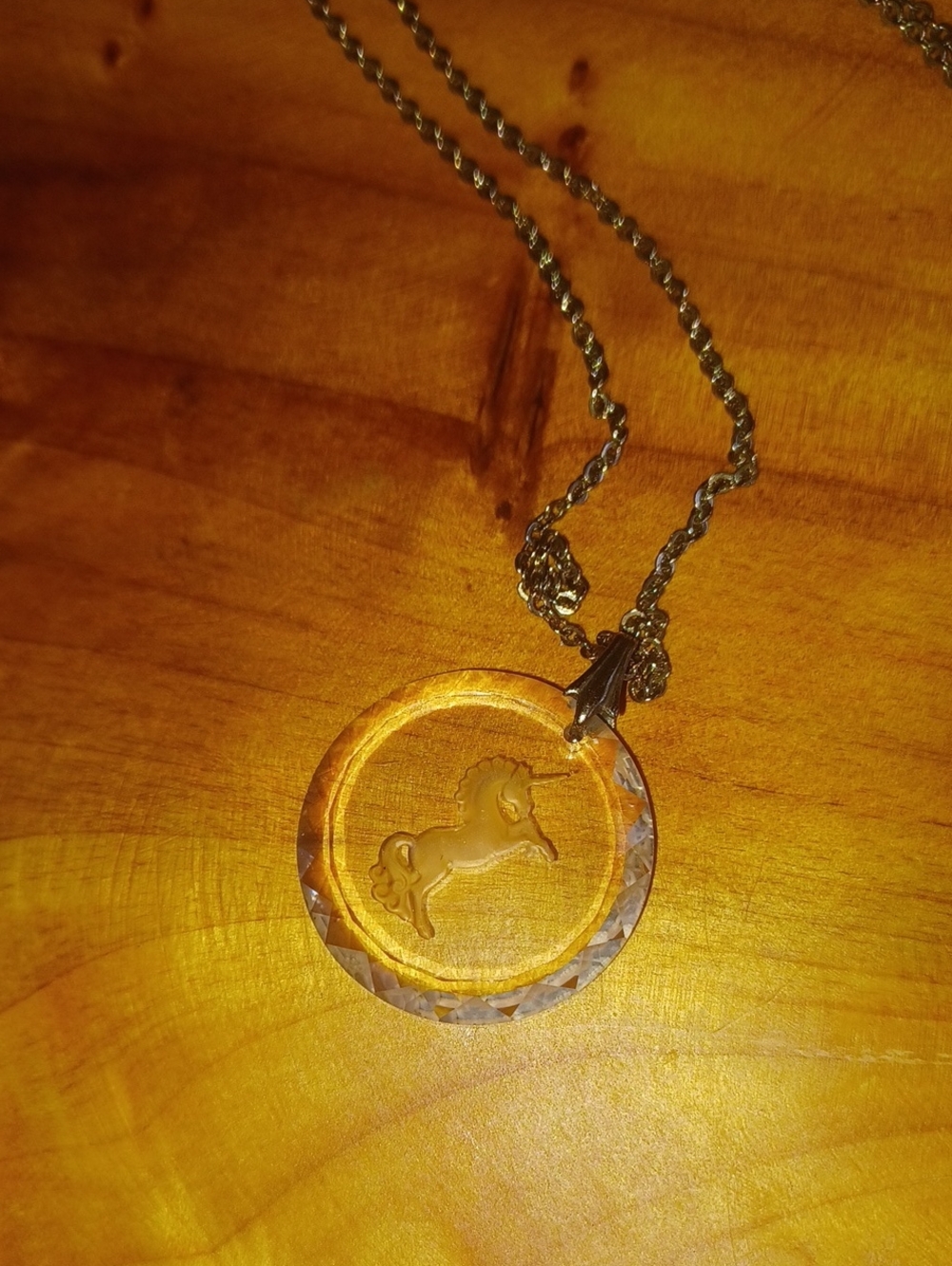 Vintage 1980s Avon Frosted Crystal Intaglio Unicorn Pendant Necklace - 20"